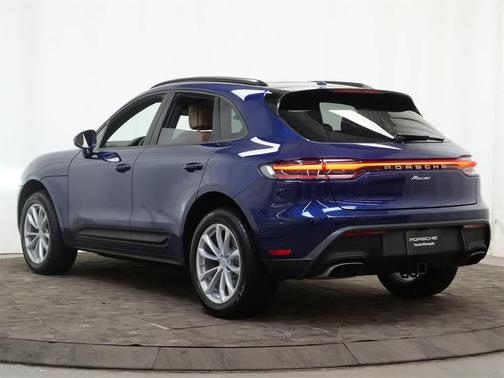 2025 Porsche Macan AWD