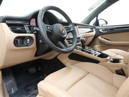 2025 Porsche Macan AWD