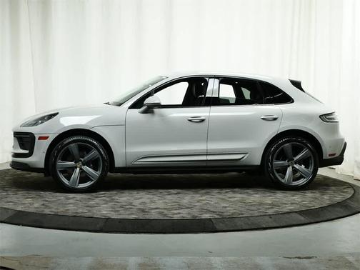 2023 Porsche Macan T