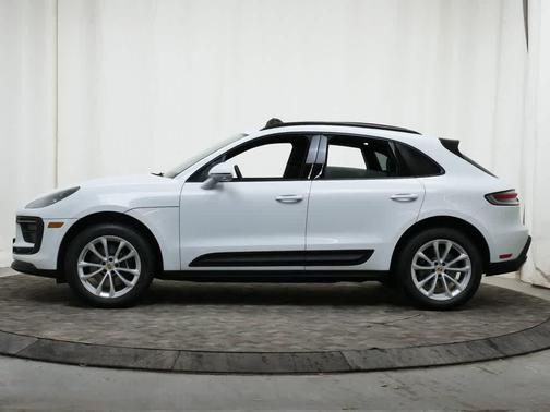 2025 Porsche Macan AWD