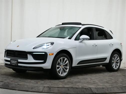 2025 Porsche Macan AWD