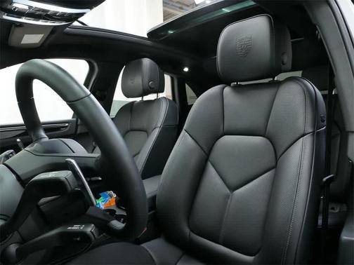 2025 Porsche Macan AWD