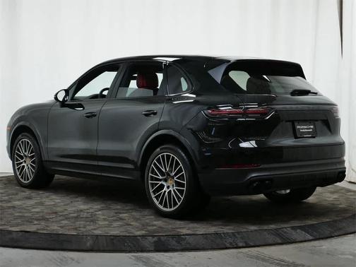 2023 Porsche Cayenne Platinum Edition