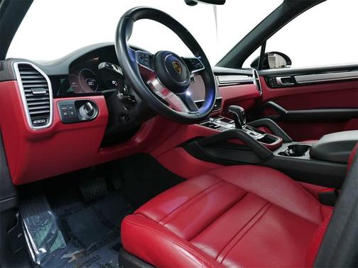 2023 Porsche Cayenne Platinum Edition