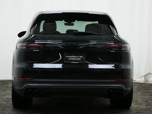 2023 Porsche Cayenne Platinum Edition