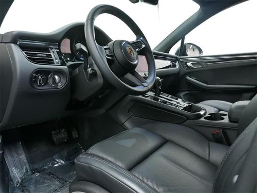 2025 Porsche Macan AWD