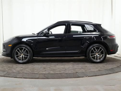 2026 Porsche Macan AWD