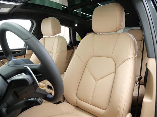 2026 Porsche Macan AWD