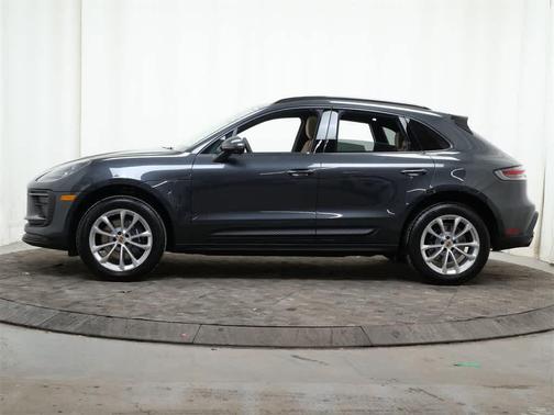 2026 Porsche Macan AWD