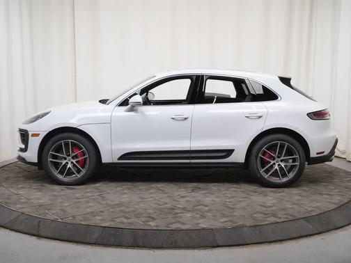 White 2022 Porsche Macan Macan