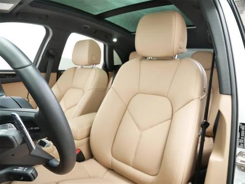 2025 Porsche Macan AWD