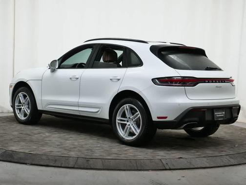 2025 Porsche Macan AWD
