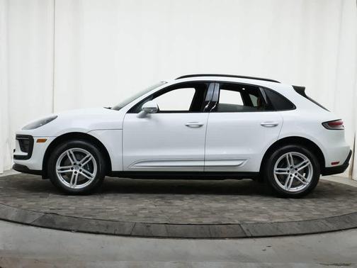 2025 Porsche Macan AWD