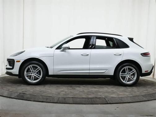 2025 Porsche Macan AWD