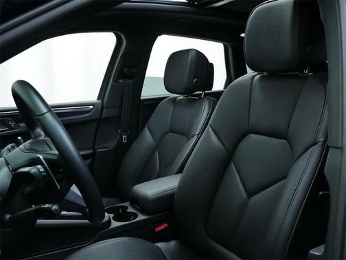 2025 Porsche Macan AWD