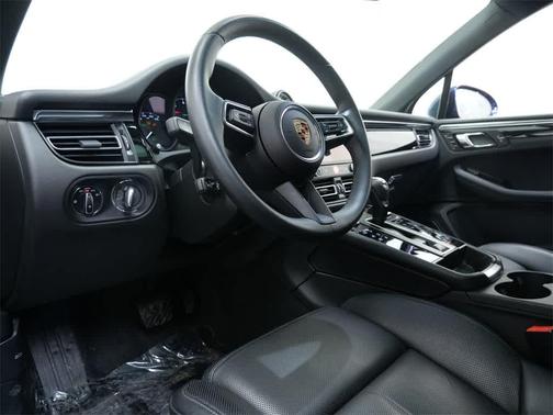2025 Porsche Macan AWD