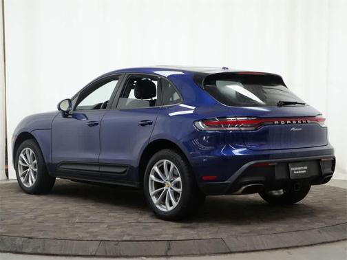 2025 Porsche Macan AWD