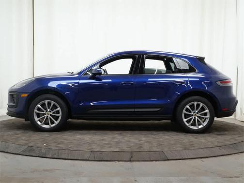 2025 Porsche Macan AWD