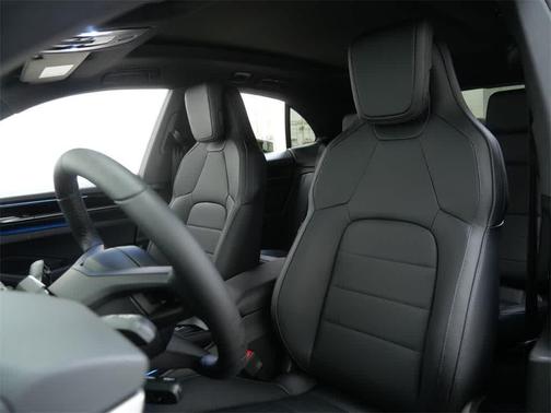 2026 Porsche Macan 4