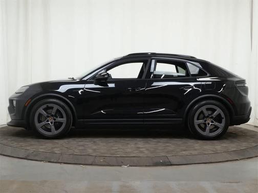 2026 Porsche Macan 4