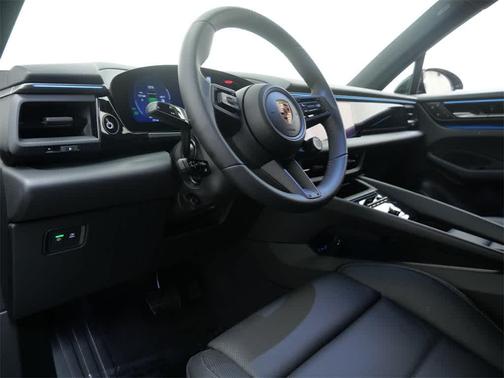 2026 Porsche Macan 4