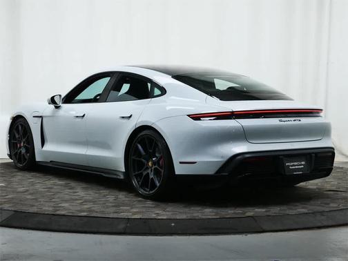 2022 Porsche Taycan GTS