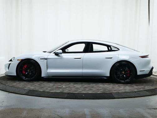 2022 Porsche Taycan GTS