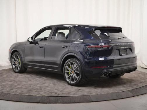 Moonlight Blue Metallic 2023 Porsche Cayenne Cayenne Turbo S E-Hybrid