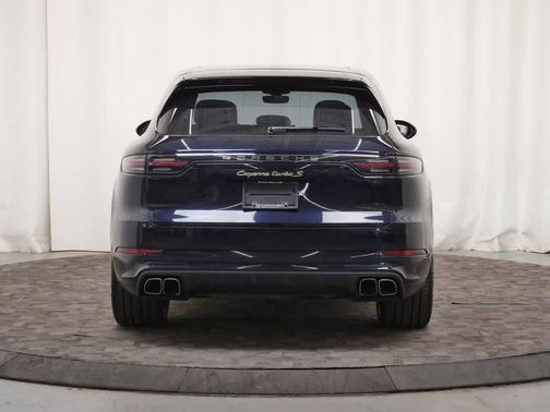 Moonlight Blue Metallic 2023 Porsche Cayenne Cayenne Turbo S E-Hybrid