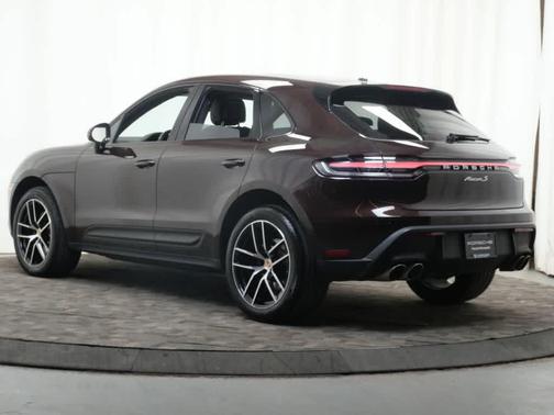 Mahogany Metallic 2022 Porsche Macan Macan
