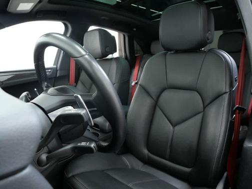 Mahogany Metallic 2022 Porsche Macan Macan