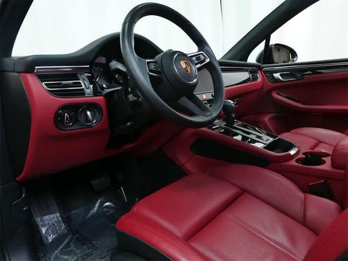 2023 Porsche Macan T