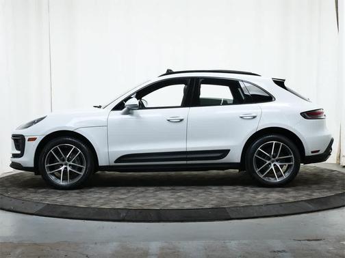 2022 Porsche Macan AWD