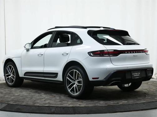 2022 Porsche Macan AWD