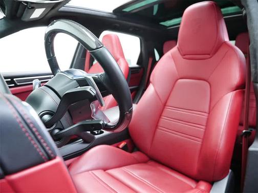 2023 Porsche Cayenne Platinum Edition