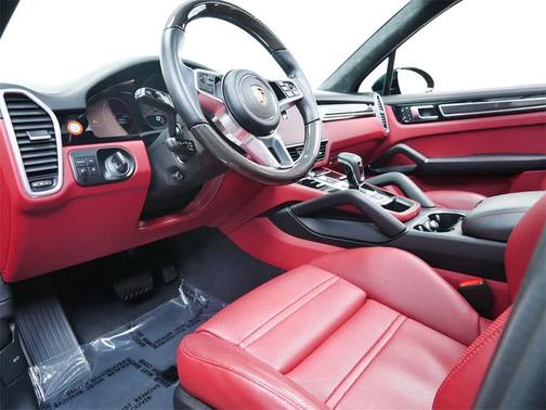 2023 Porsche Cayenne Platinum Edition