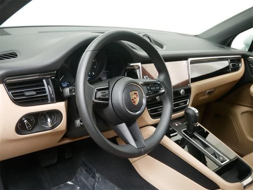 2025 Porsche Macan AWD