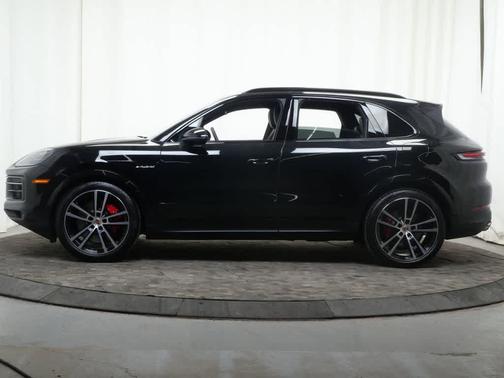 Chromite Black Metallic 2026 Porsche Cayenne Cayenne S E-Hybrid
