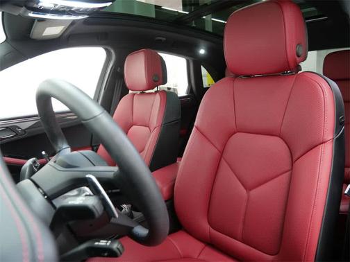 2025 Porsche Macan AWD