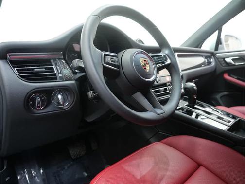 2025 Porsche Macan AWD