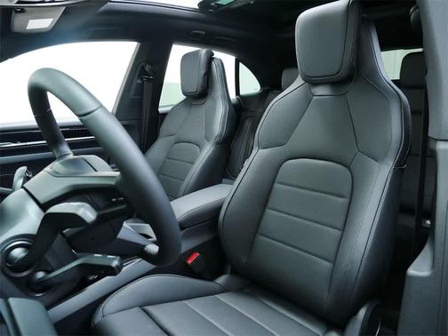 2025 Porsche Macan 4