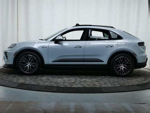 2025 Porsche Macan 4