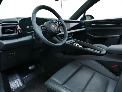 2025 Porsche Macan 4