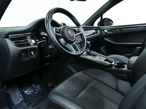 2021 Porsche Macan AWD