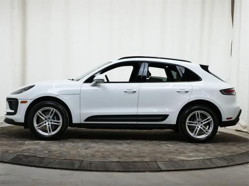 2026 Porsche Macan AWD
