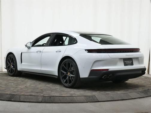 2026 Porsche Panamera 4