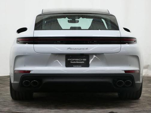 2026 Porsche Panamera 4
