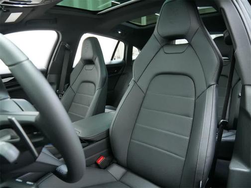 2026 Porsche Panamera 4