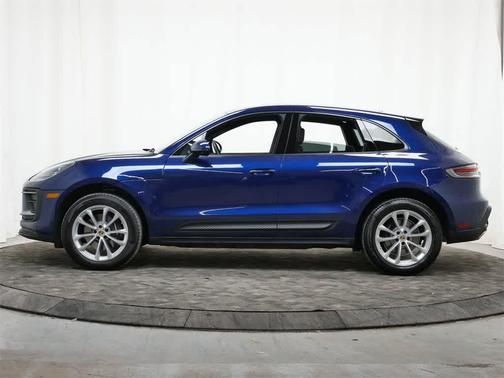 2025 Porsche Macan AWD