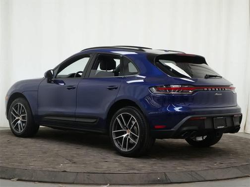 2025 Porsche Macan AWD